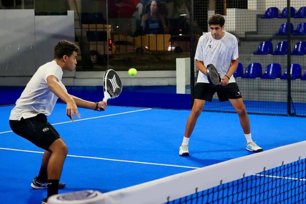 تنفيذ ملعب بادل