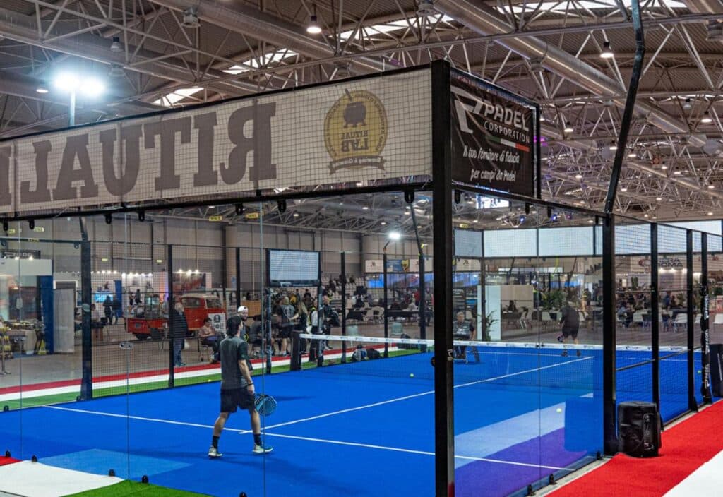 مشروع إنشاء ملعب بادل