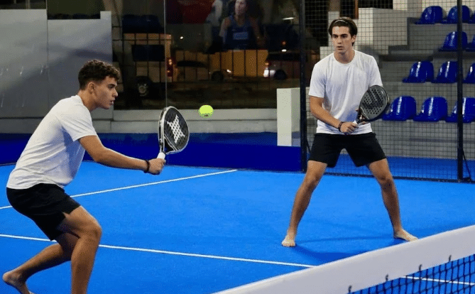 عوامل تكلفة انشاء ملعب بادل